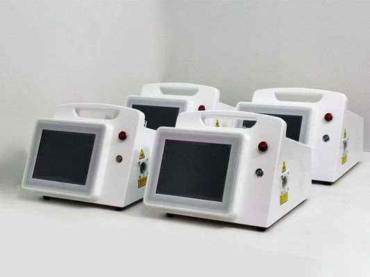 معالجة البطن 1470 Nm آلة ثنائي الديود الليزر الألياف مع 1-20 هرتز منطقة العلاج الترددية